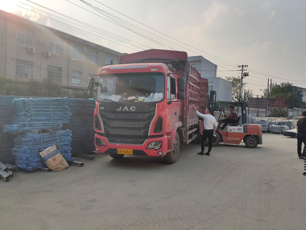 金用護(hù)欄2021年11月3日鋅鋼百葉窗發(fā)貨！