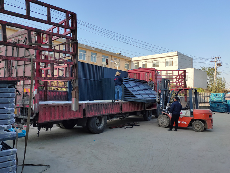 金用護(hù)欄2021年11月24日鋅鋼百葉窗發(fā)貨！