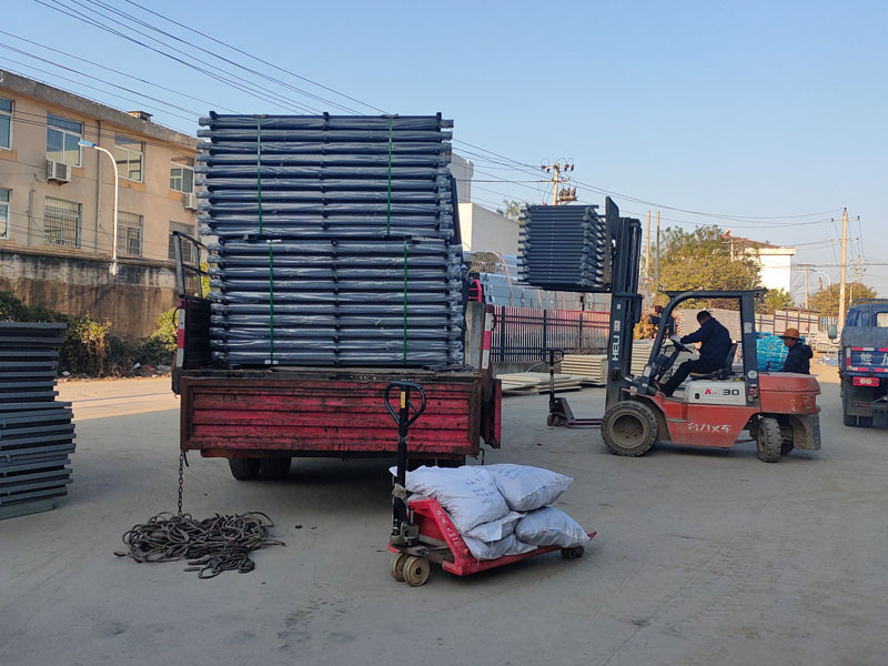 金用護欄2021年12月2日鋁合金陽臺護欄發(fā)貨！