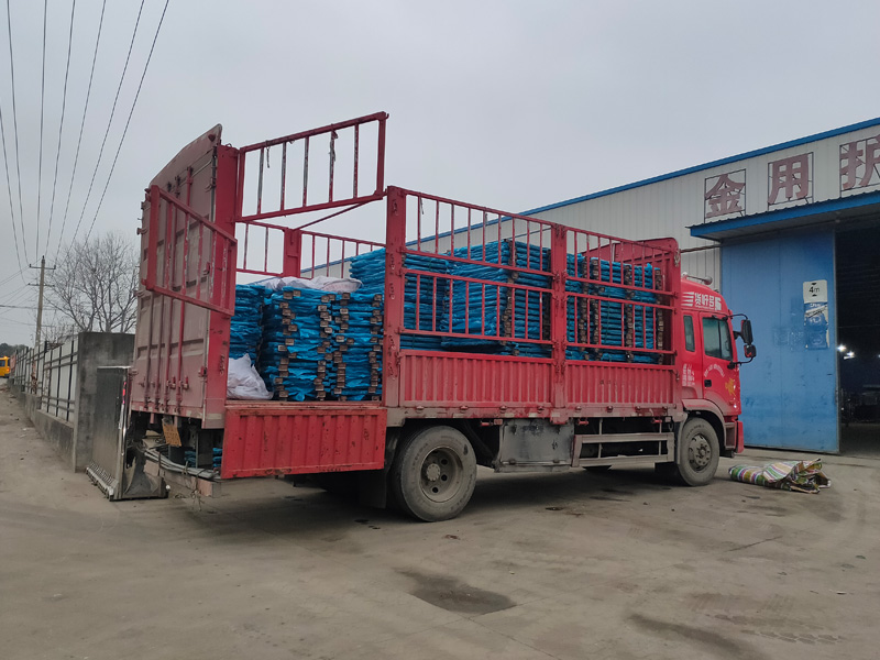 金用護欄2022年1月5日鋅鋼陽臺欄桿裝車發(fā)貨！