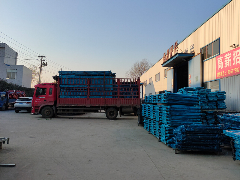 金用護欄2022年1月10日鋅鋼陽臺護欄裝車發(fā)貨！