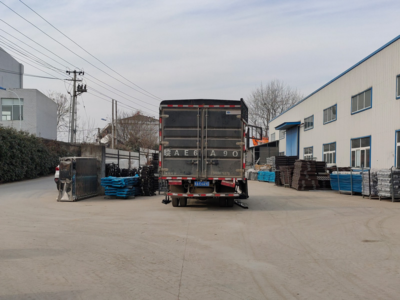 金用護(hù)欄2022年1月12日鋅鋼空調(diào)欄桿裝車(chē)發(fā)貨！