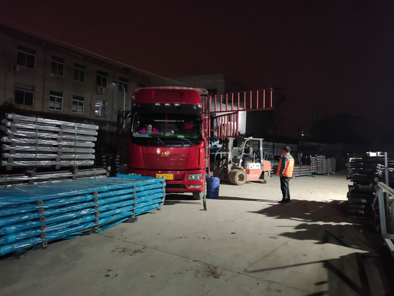 金用護欄2022年1月17日鋅鋼陽臺欄桿裝車發(fā)貨！