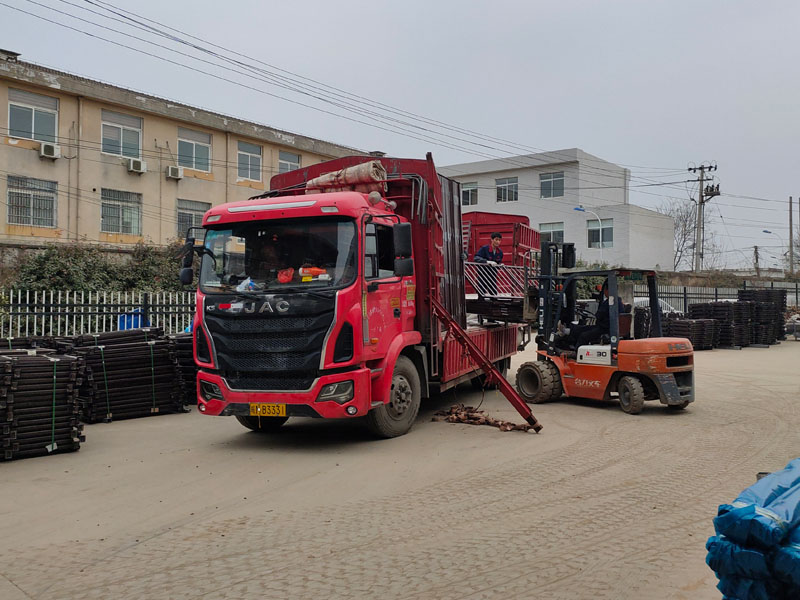 金用護(hù)欄2022年2月28日鋅鋼百葉窗裝車發(fā)貨！