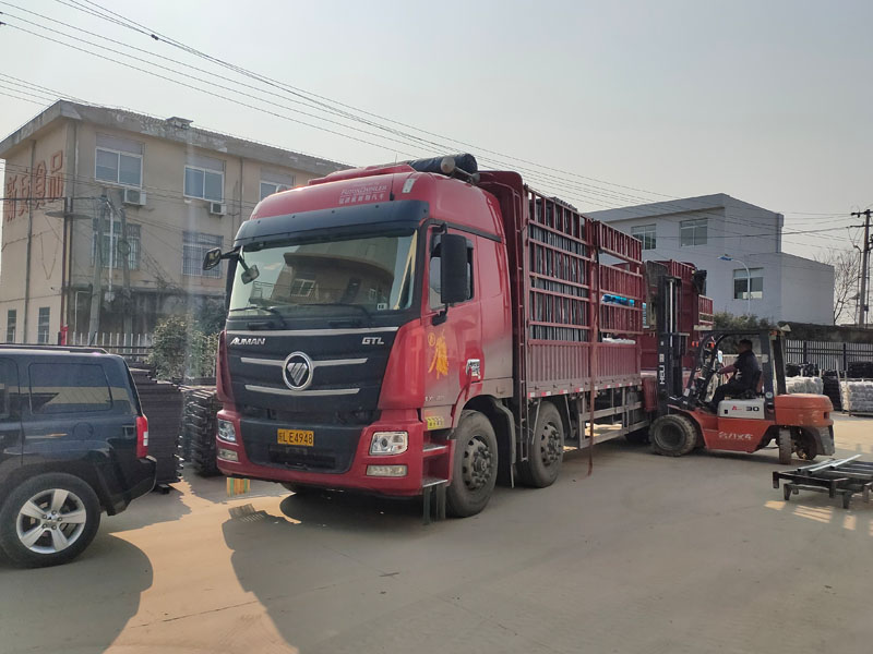 金用護(hù)欄2022年3月1日鋅鋼百葉窗裝車發(fā)貨！