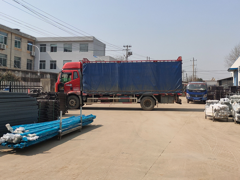 金用護(hù)欄2022年3月3日鋅鋼百葉窗裝車發(fā)貨！