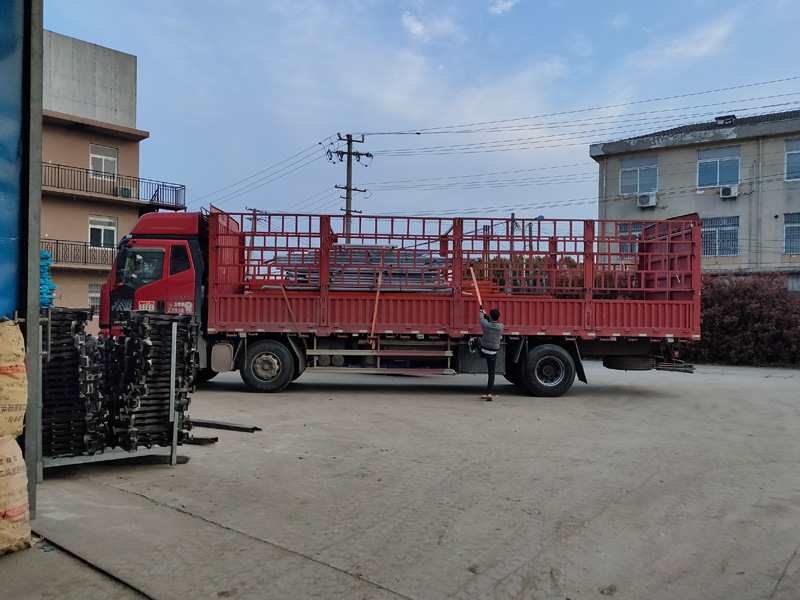 金用護欄2022年4月6日鋅鋼空調(diào)欄桿裝車發(fā)貨！