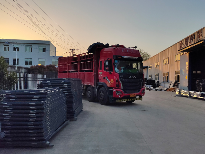 金用護(hù)欄2022年4月9日鋅鋼圍墻護(hù)欄裝車發(fā)貨！