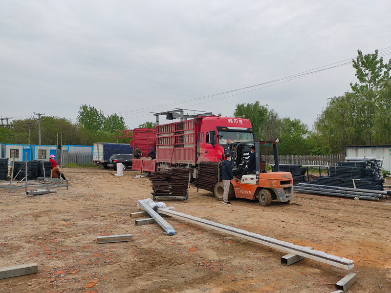 金用護(hù)欄2022年4月15日鋅鋼百葉窗裝車發(fā)貨！