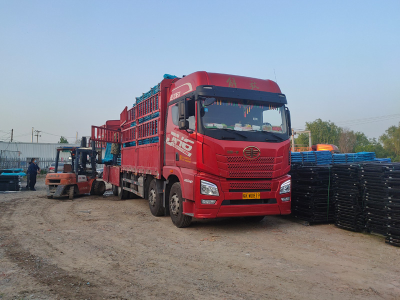 金用護(hù)欄2022年4月25日鋅鋼陽臺(tái)護(hù)欄裝車發(fā)貨！