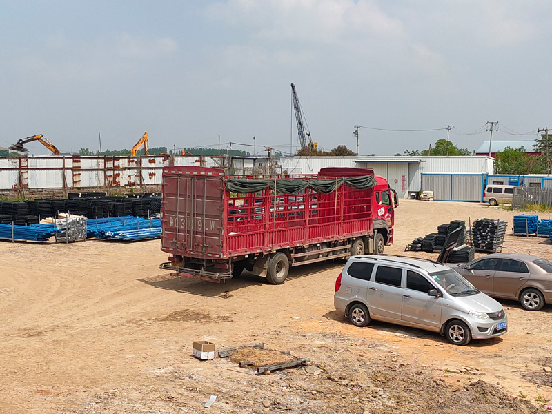 金用護欄2022年4月27日鋅鋼圍墻護欄裝車發(fā)貨！