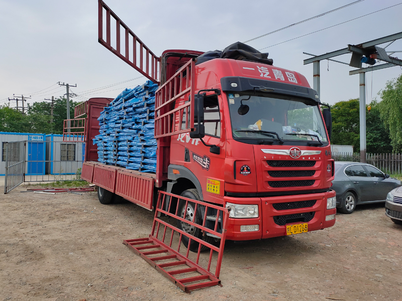 金用護欄2022年5月16日鋅鋼陽臺護欄裝車發(fā)貨！