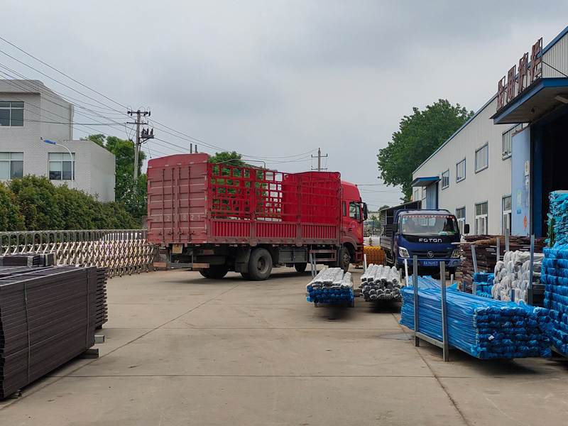 金用護(hù)欄2022年5月18日鋅鋼百葉窗裝車發(fā)貨！