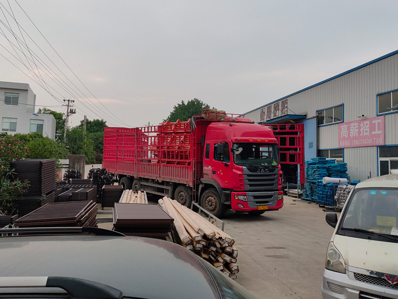 金用護(hù)欄2022年6月8日鋅鋼護(hù)欄裝車發(fā)貨！