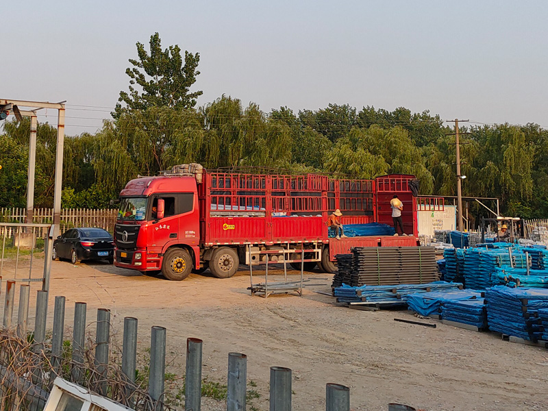 金用護(hù)欄2022年6月10日鋅鋼組裝式護(hù)欄裝車發(fā)貨！