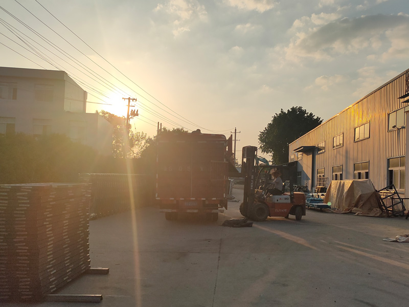 金用護欄2022年6月22日鋅鋼百葉窗裝車發(fā)貨！