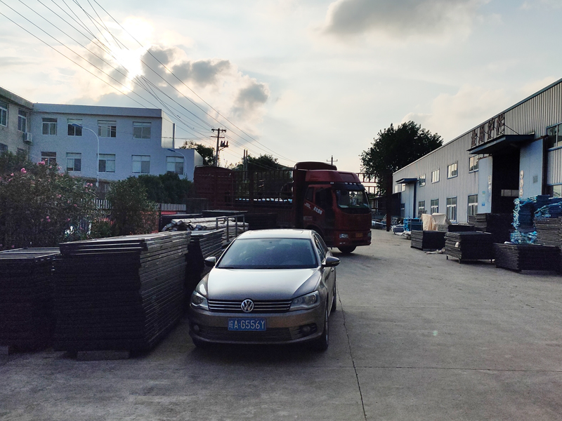  金用護(hù)欄2022年7月6日鋅鋼陽臺(tái)護(hù)欄裝車發(fā)貨！