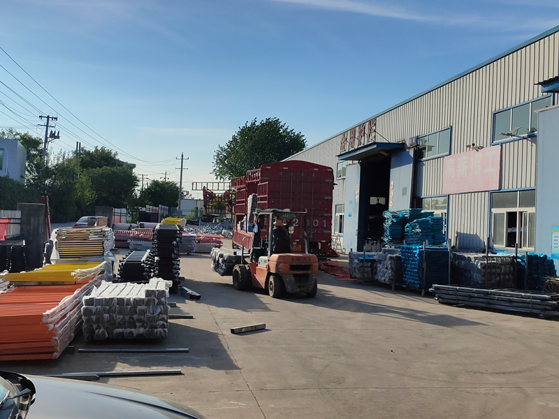 金用護(hù)欄2022年8月5日鋅鋼組裝式護(hù)欄裝車發(fā)貨！