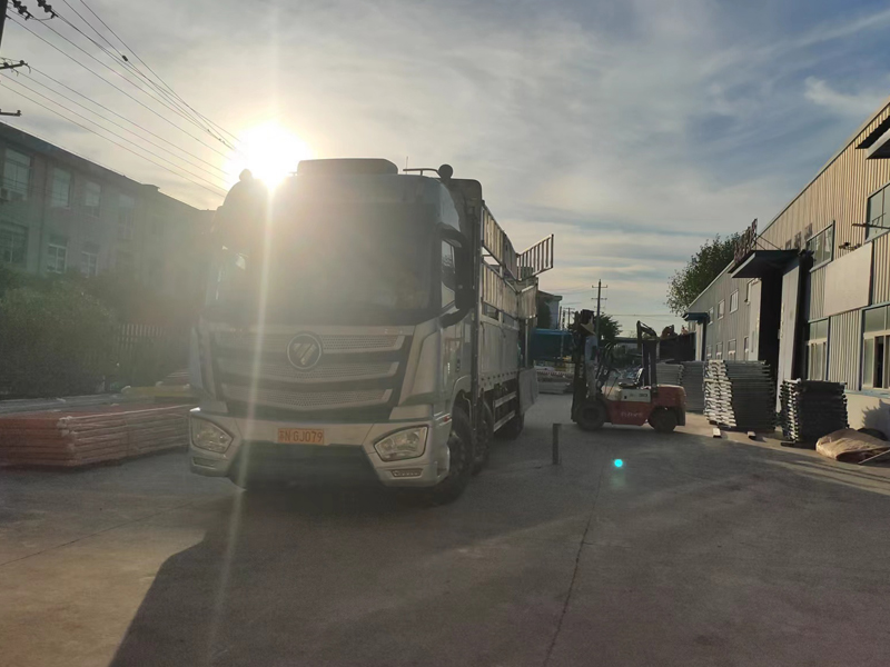 金用護欄2022年8月13日鋅鋼陽臺護欄裝車發(fā)貨！