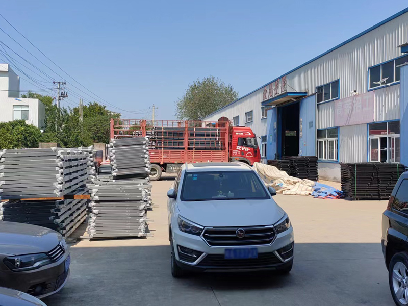 金用護欄2022年9月8日鋅鋼圍墻護欄裝車發(fā)貨！