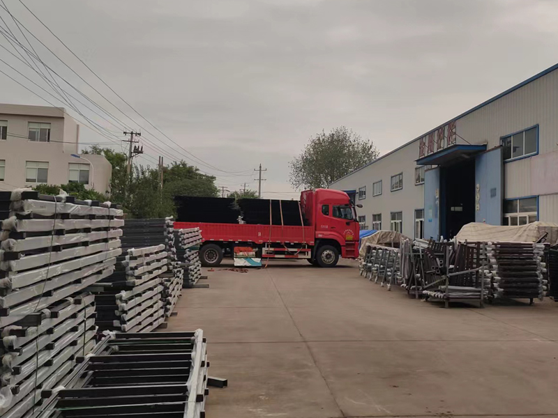 金用護(hù)欄2022年9月14日鋅鋼圍墻護(hù)欄裝車發(fā)貨！