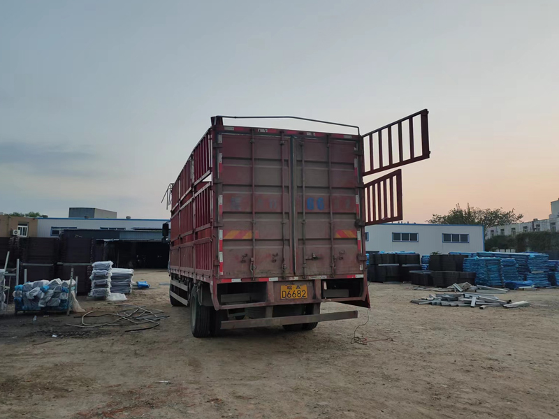 金用護欄2022年10月20日鋅鋼飄窗欄桿裝車發(fā)貨！