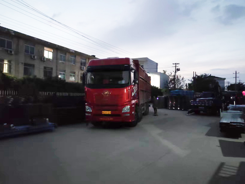 金用護欄2022年11月9日鋅鋼百葉窗裝車發(fā)貨！