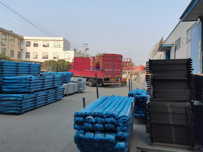 金用護(hù)欄2022年11月17日鋅鋼組裝護(hù)欄裝車發(fā)貨！