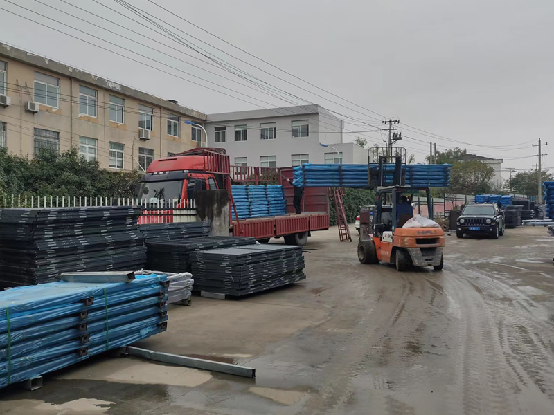 金用護欄2022年11月25日鋅鋼陽臺護欄裝車發(fā)貨！