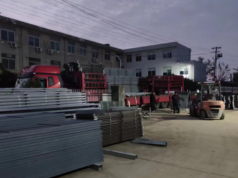 金用護(hù)欄2022年12月5日鋅鋼陽臺(tái)護(hù)欄裝車發(fā)貨！