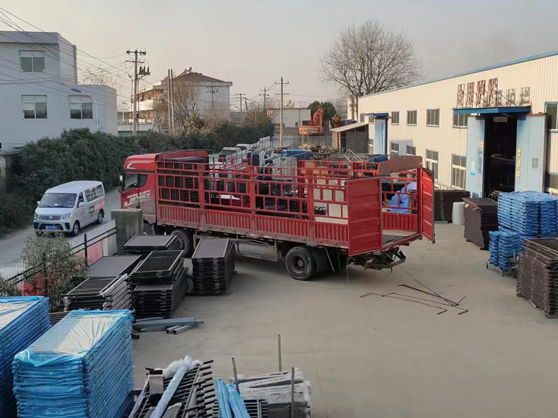 金用護(hù)欄2022年12月22日鋅鋼百葉窗裝車(chē)發(fā)貨！