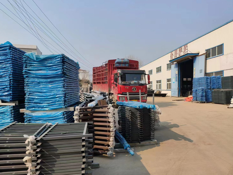 金用護欄2022年12月28日鋅鋼百葉窗裝車發(fā)貨！