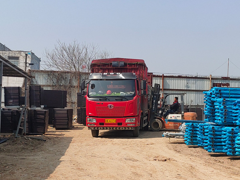 金用護欄2023年3月9日鋅鋼百葉窗裝車發(fā)貨！