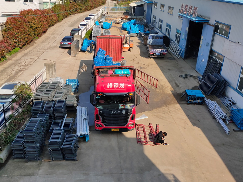 金用護欄2023年4月7日鋅鋼護窗欄桿裝車發(fā)貨！