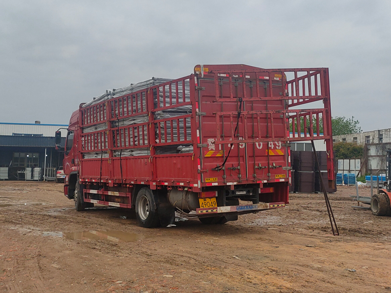 金用護(hù)欄2023年4月24日鋅鋼陽臺(tái)護(hù)欄裝車發(fā)貨！