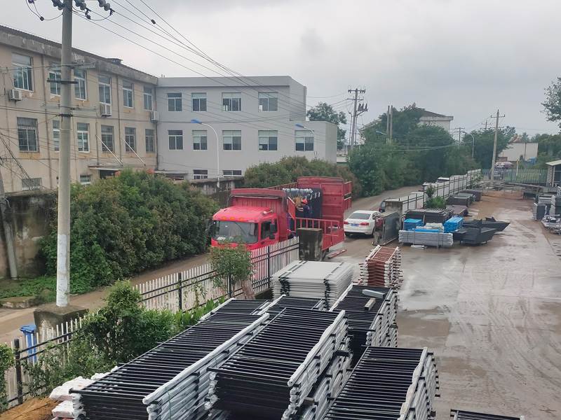 2023年6月5日鋅鋼圍墻護(hù)欄裝車發(fā)貨！