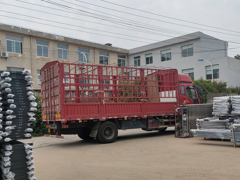 2023年6月13日鋅鋼飄窗欄桿裝車發(fā)貨！