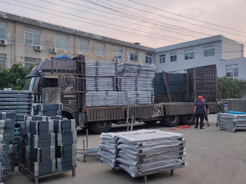 2023年6月15日鋅鋼護窗欄桿裝車發(fā)貨！