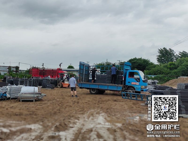 2023年8月2日鋅鋼飄窗欄桿裝車發(fā)貨！