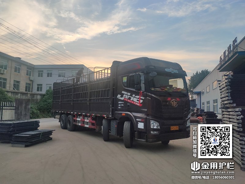 2023年8月15日鋅鋼百葉窗裝車發(fā)貨！