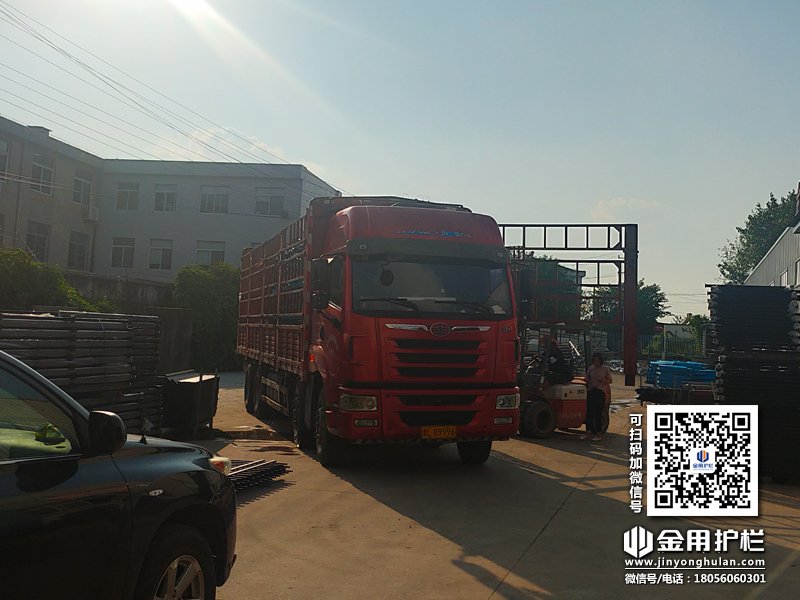 2023年8月24日鋅鋼圍墻護(hù)欄裝車發(fā)貨！