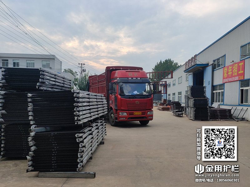 2023年8月26日鋅鋼百葉窗裝車發(fā)貨！