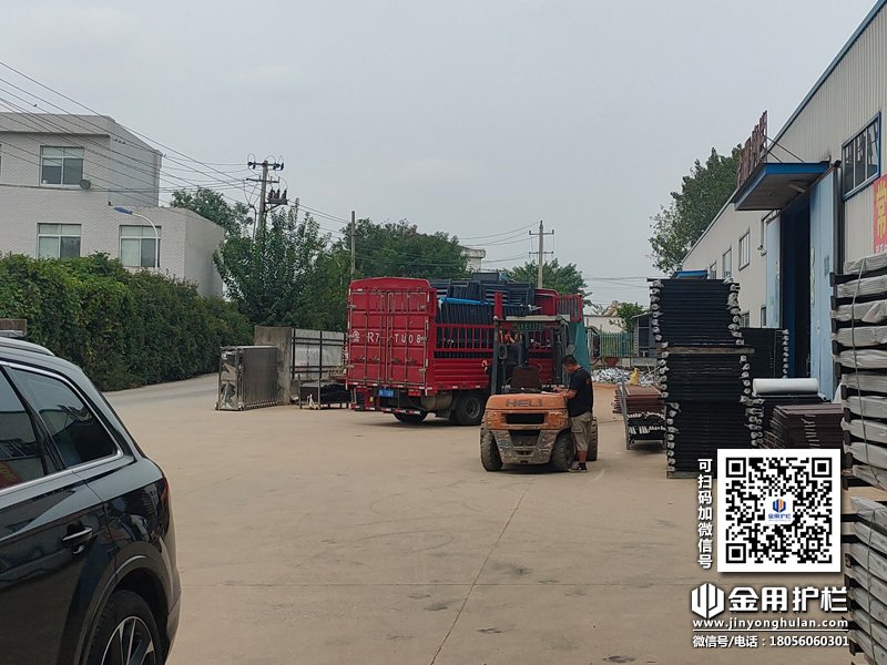 2023年8月28日鋅鋼百葉窗裝車發(fā)貨！