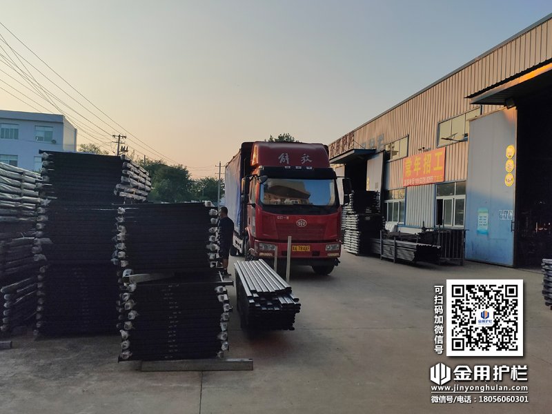 2023年9月7日鋅鋼圍墻護(hù)欄裝車發(fā)貨！