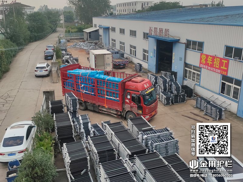 2023年9月19日鋅鋼護(hù)窗欄桿裝車(chē)發(fā)貨！