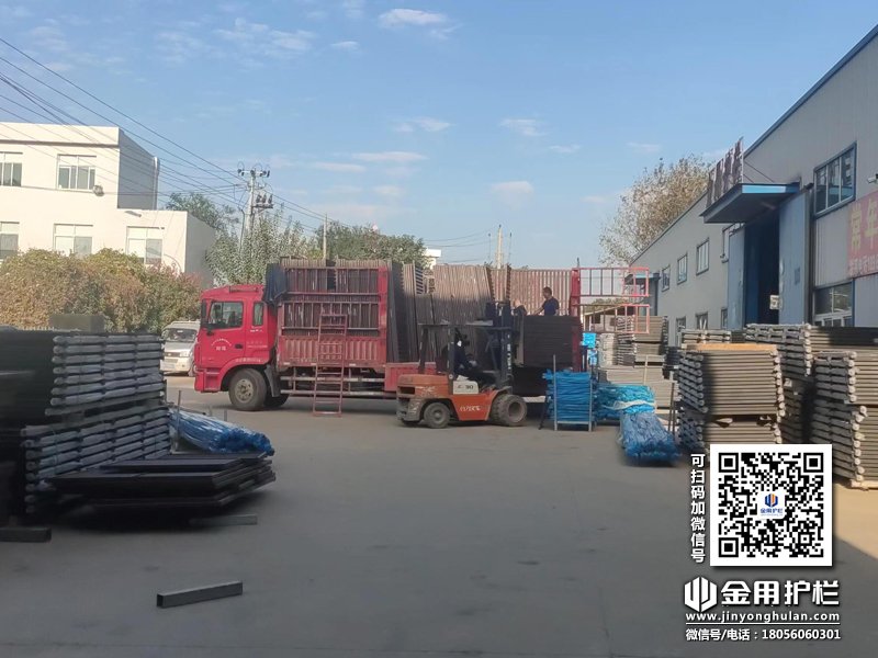 2023年11月2日鋅鋼百葉窗裝車發(fā)貨！