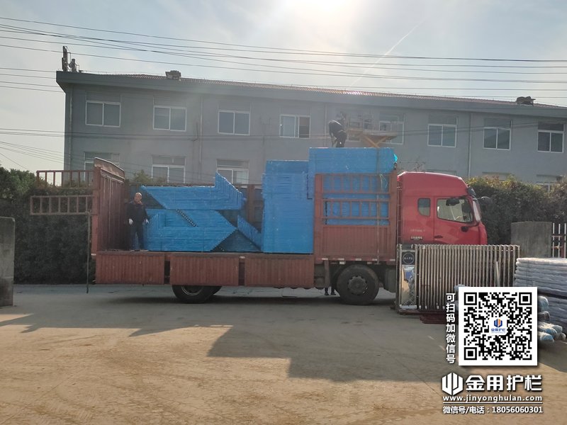 2023年11月10日鋅鋼護窗欄桿裝車發(fā)貨！