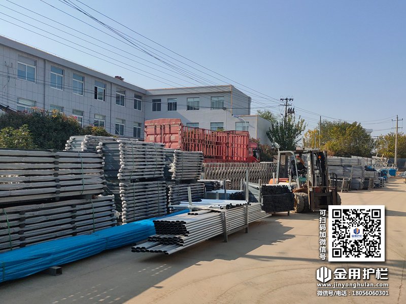 2023年11月29日鋅鋼連廊欄桿裝車發(fā)貨！