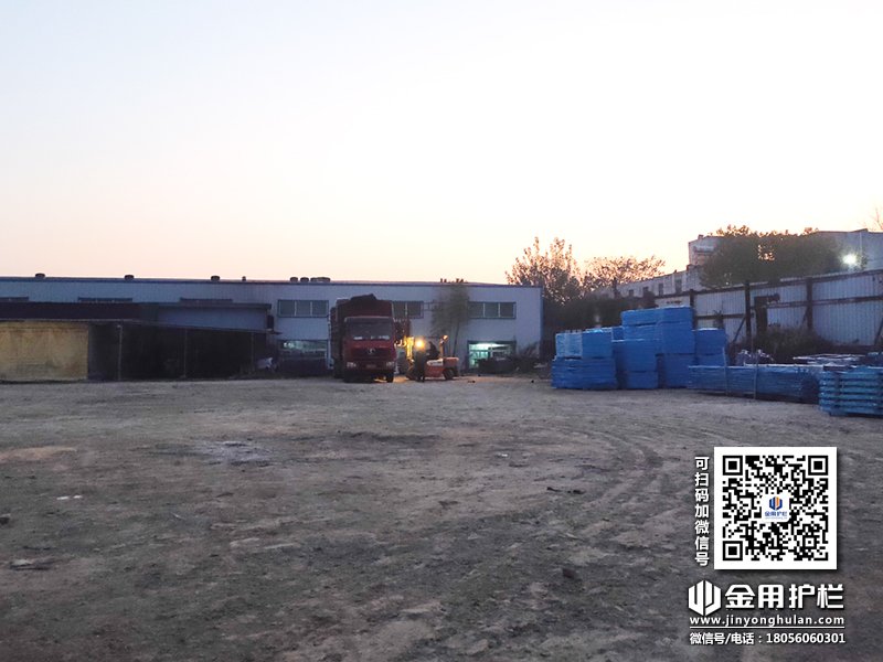 2023年12月4日鋅鋼陽臺護(hù)欄裝車發(fā)貨！