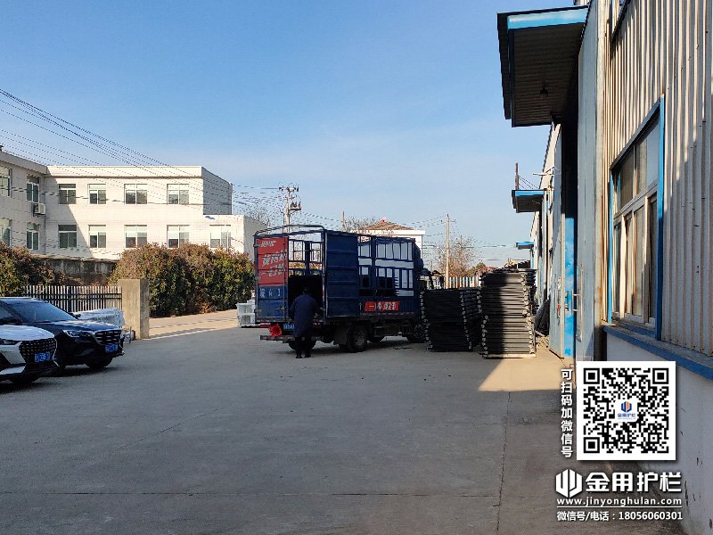 2024年1月24日鋅鋼圍墻護欄裝車發(fā)貨！